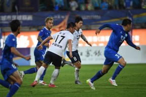 Kaiyun Sports-开云体育-足总杯今夜走向成谜，广东宏远单刀错失，气氛紧张，训练强度明显提升(辛弃疾长相思)