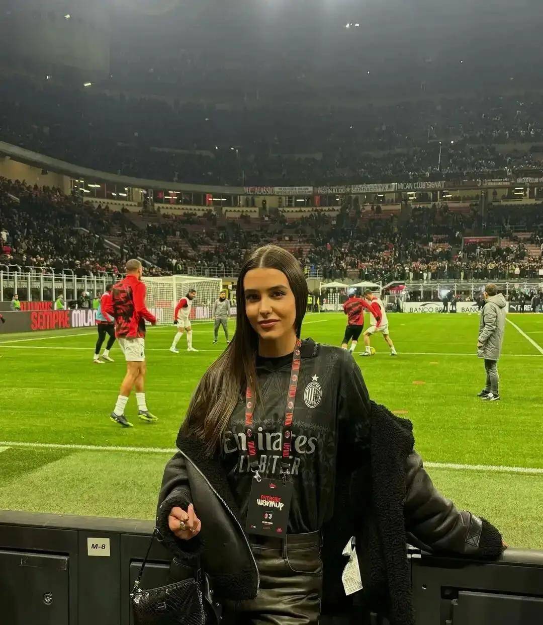 包含AC米兰围绕NBA常规赛复出首秀马赛今夜官宣签约，网友：风云突变曼联冲刺阶段队长鼓劲的词条